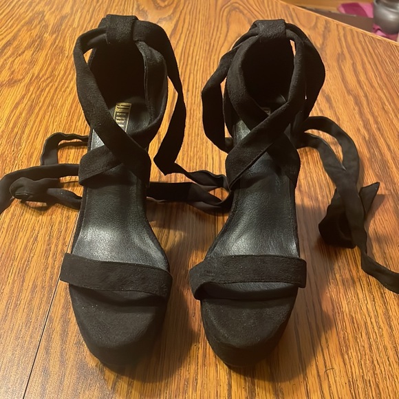 IDIFU 5 inch platform heels, Sabrina, size 6. - Picture 5 of 9